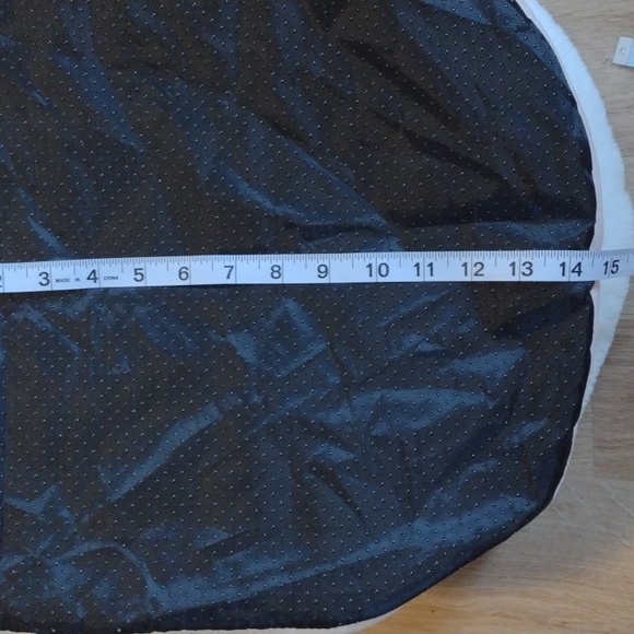 Pet Bed with bunny ears and tail size sm/med. dish & squeaky mouse inc. 14 x 14 - Picture 9 of 12